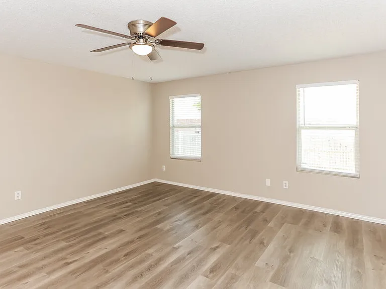 8761 Stonebriar Ln — Photo 10