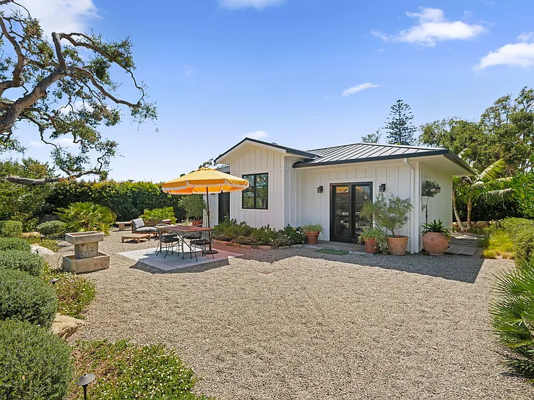 1690 E Valley Rd — Photo 21