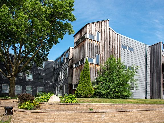 3rd image of 5601 Quebec Ave N #701-100