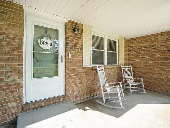 3rd image of 1724 Clermontville Laurel Rd