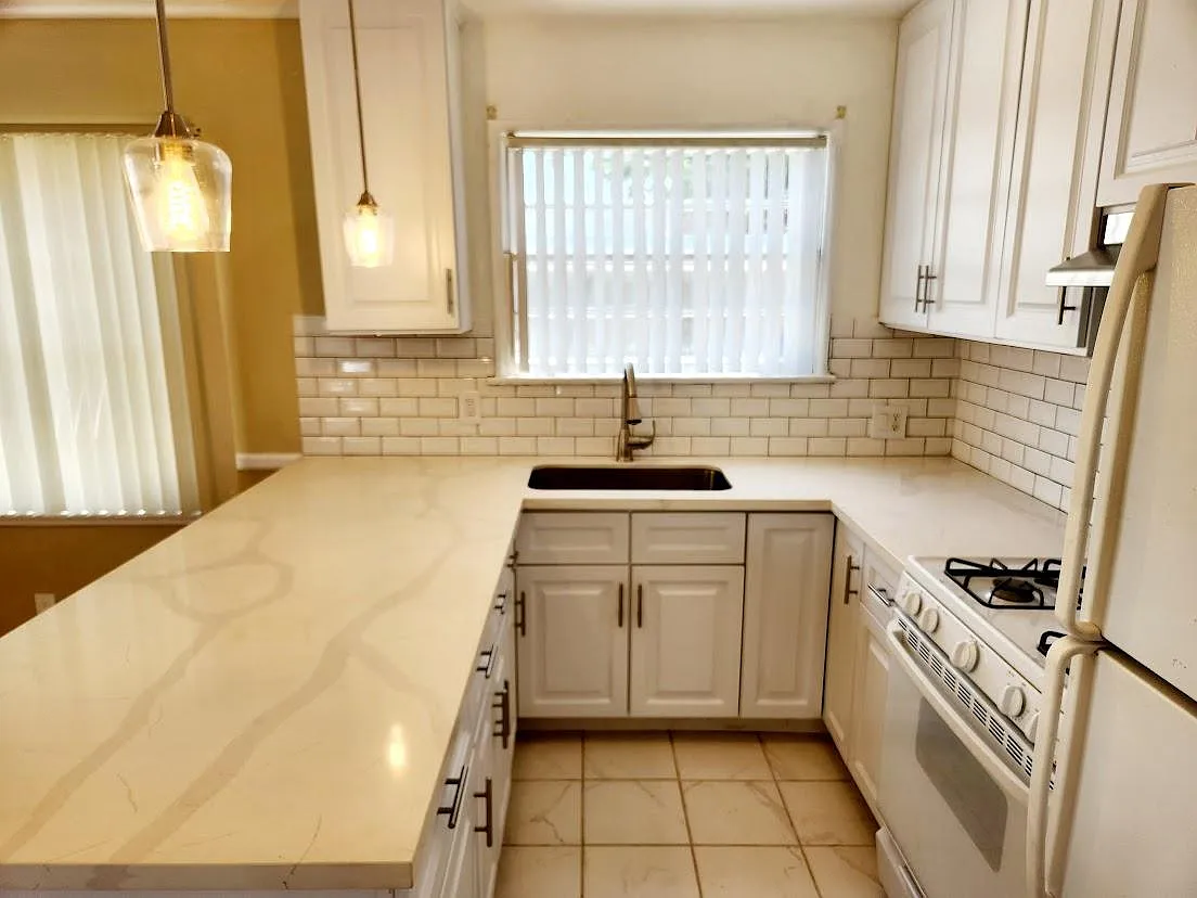 2 bed, 1000 sqft, $2,095 — Photo 2