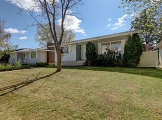 255 N Huntcroft Rd NE, Calgary, AB T2K4E1
