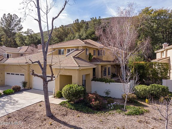 3rd image of 979 Blue Mountain Cir