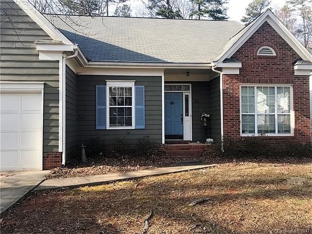 2nd image of 526 Oakbluff Cres