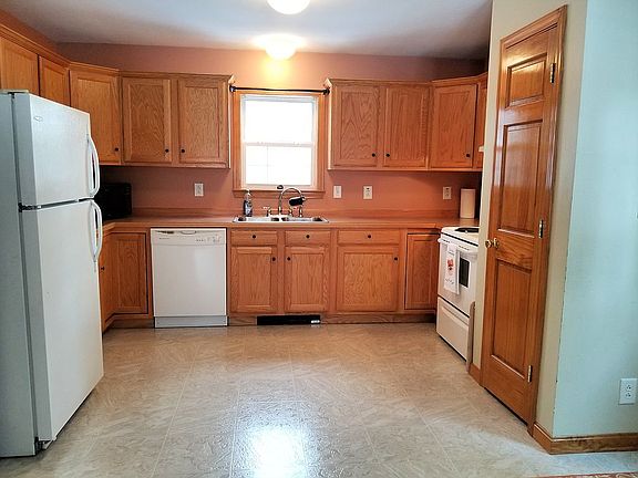 Kitchen (size 13'x10.10)