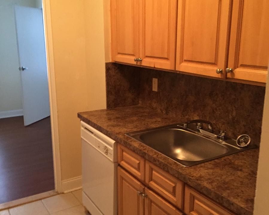 2nd image of 255 Mill Rd