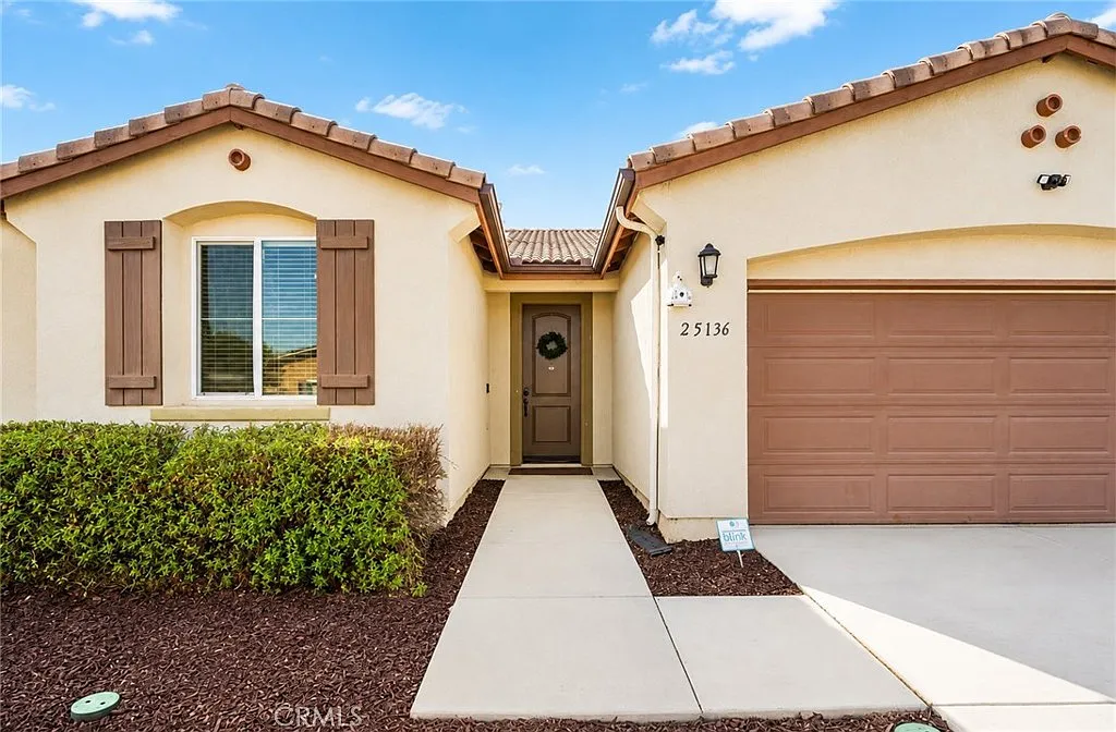 4 bed, 2323 sqft, $3,895 — Photo 2