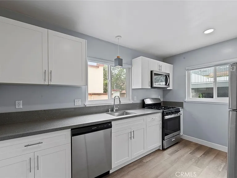 2027 Vista Del Mar St #3 — Photo 7