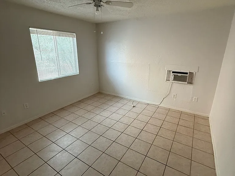 151 N Palo Verde Dr #7 — Photo 4
