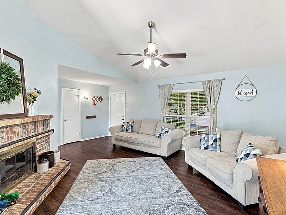 2nd image of 1302 Rivercrest Blvd