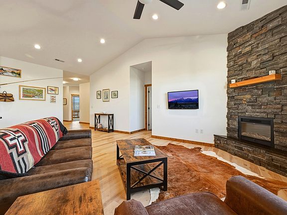 5th image of 1353 Stoneridge Dr