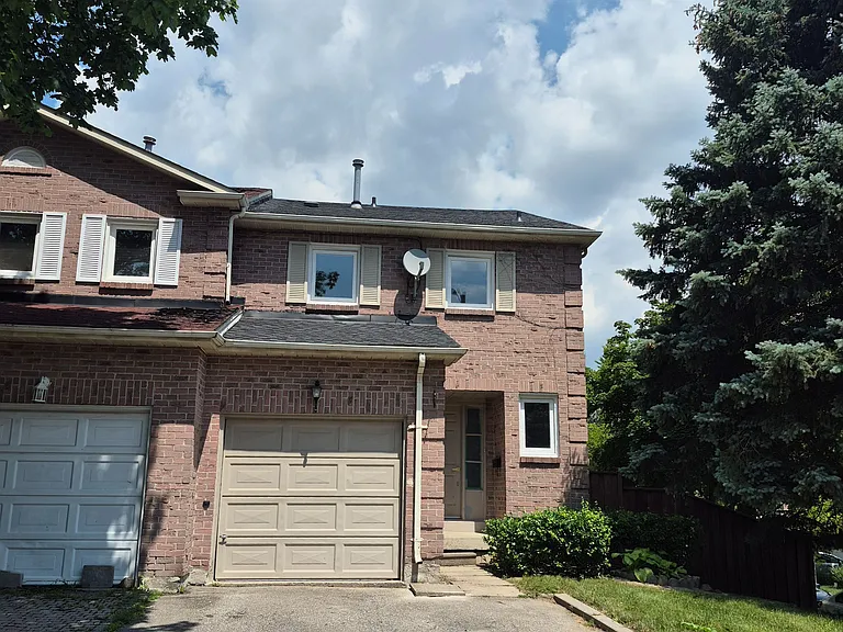 77 Colleen St — Photo 37