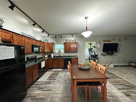 2nd image of 2185 Chateau Ct #B