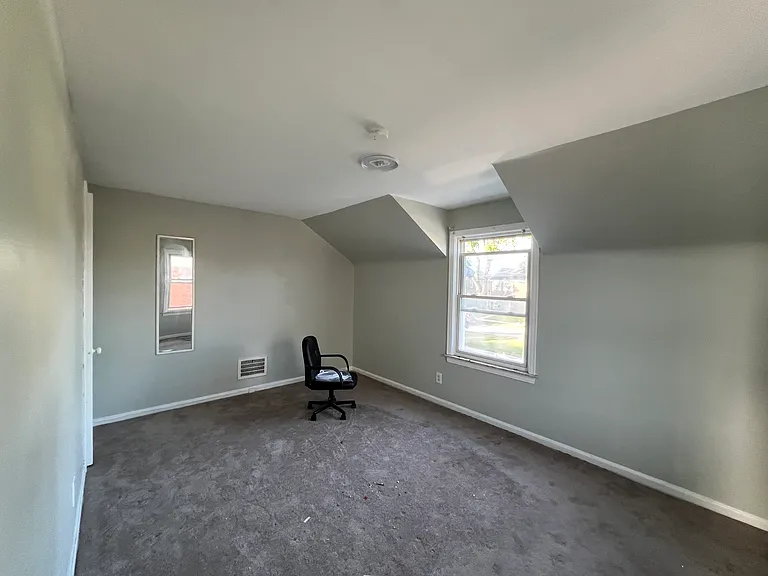 7637 Manor Ave — Photo 8