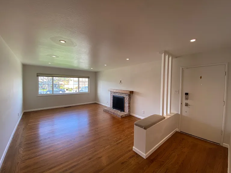 1874 Bandoni Ave — Photo 4