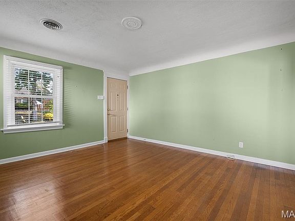 3rd image of 8504 Genevieve Ave