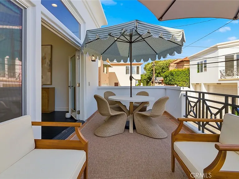720 Manhattan Beach Blvd — Photo 9