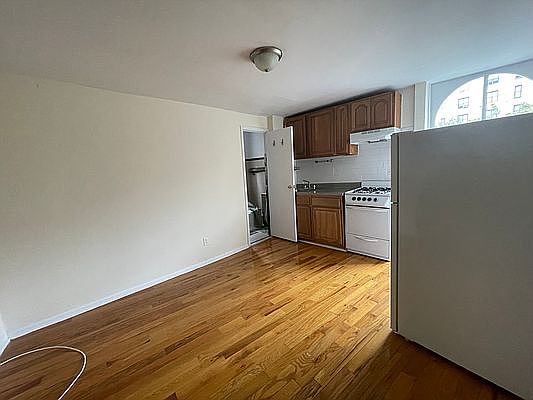 3rd image of 30 Columbia Pl #2A
