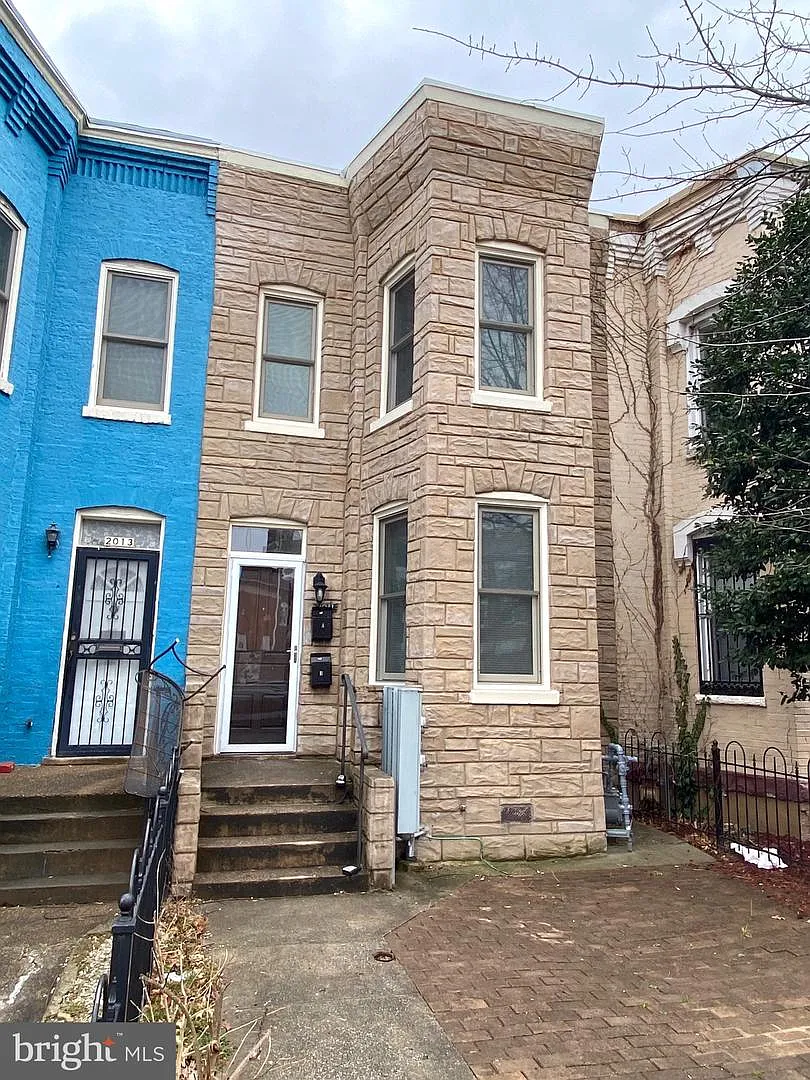 2 bed, 700 sqft, $2,750 — Photo 1