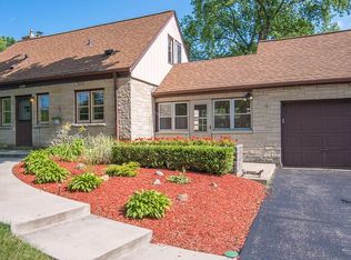 12109 W Underwood Pkwy, Wauwatosa, WI 53226