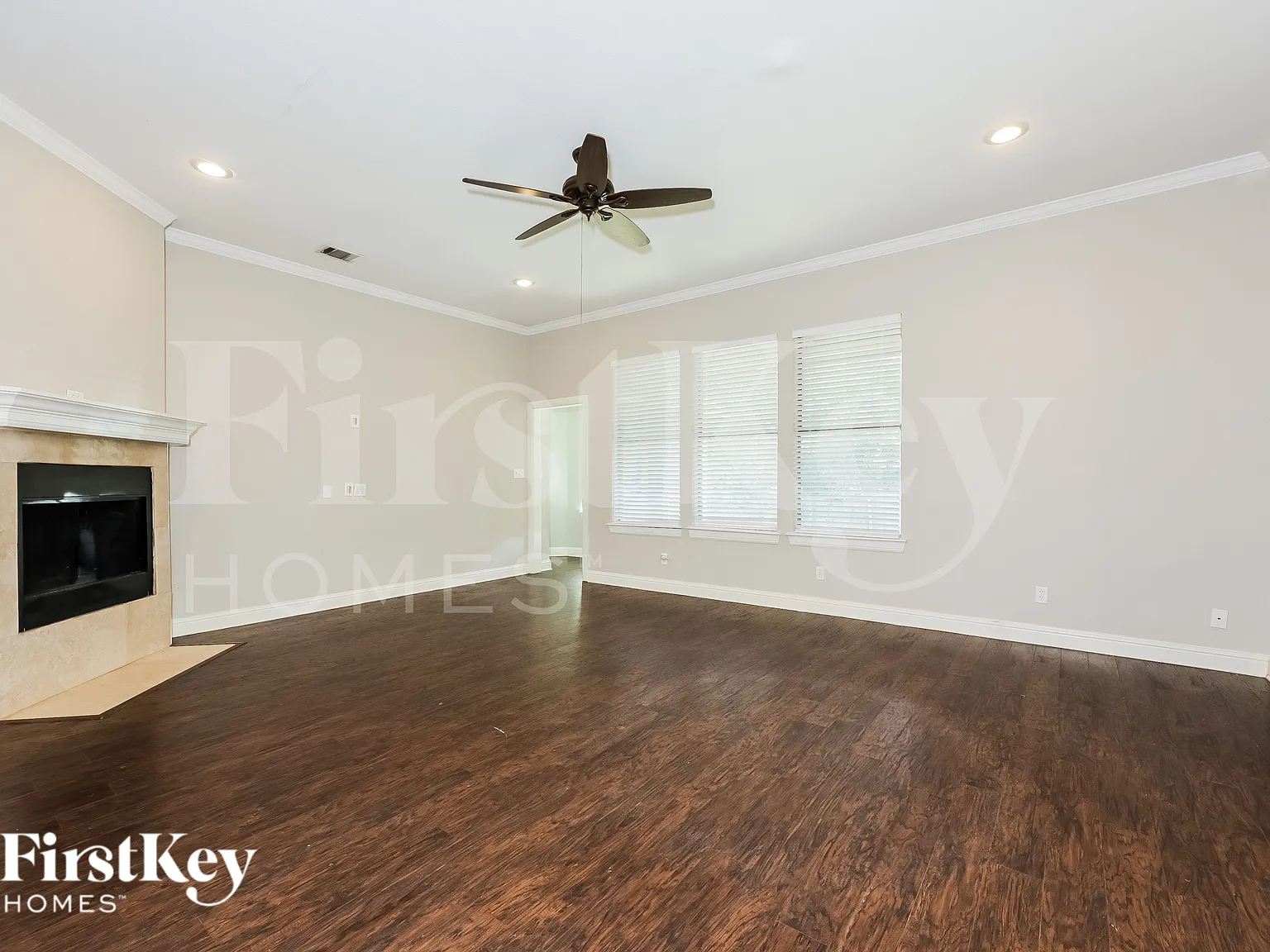 3 bed, 2.0 bath, 1841 sqft, $2,370 — Photo 3