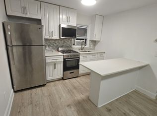 27 Wood Rd #A, Great Neck, NY 11024