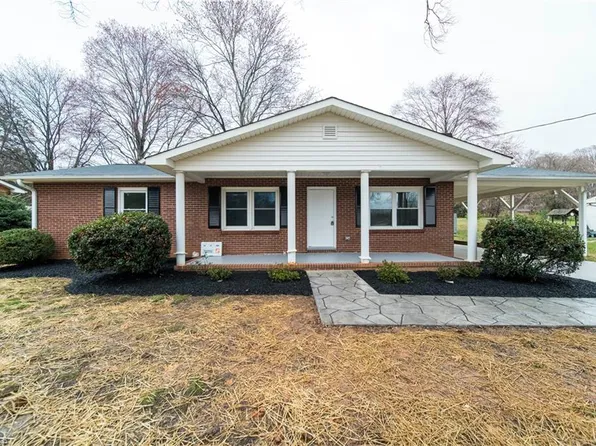 2631 Atwood Rd, Winston Salem, NC 27103