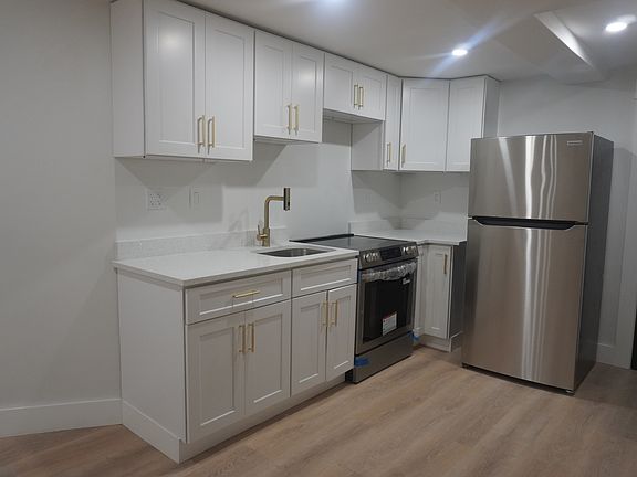 2nd image of 567 Park St #B