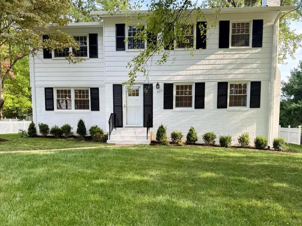8215 Bucknell Dr, Vienna, VA 22180