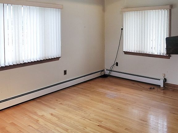 4th image of 125 George St