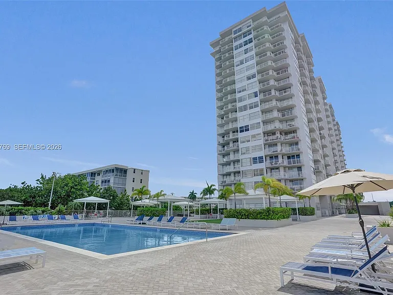 18021 Biscayne Blvd #1804 — Photo 28