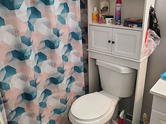4th image of 596 Floral Dr