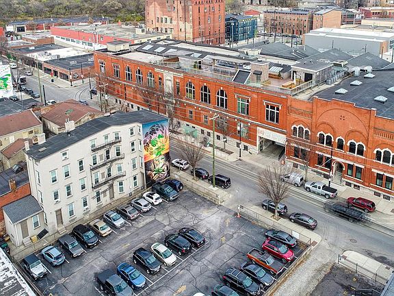 4th image of 4-1919 Elm St #4