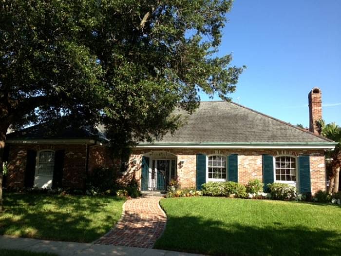 Front of 932 Amethyst