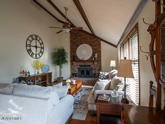 3rd image of 312 Danielle Ct