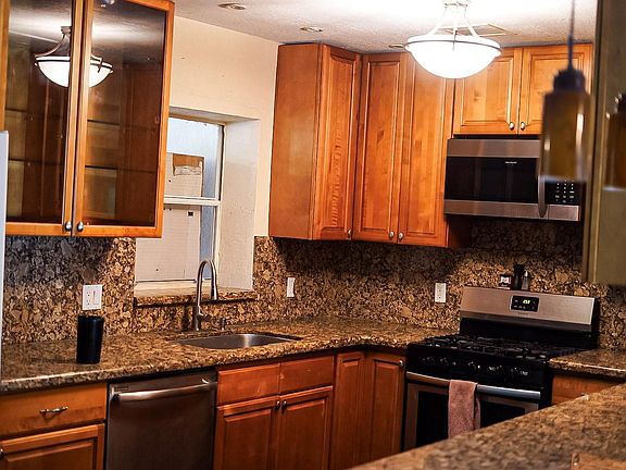 5th image of 1048 SW 1