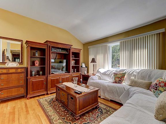 4th image of 6 Orchard Ave