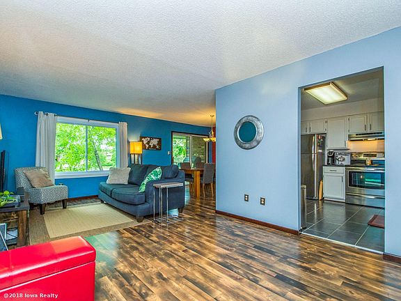3rd image of 4701 Woodland Ave Unit 3