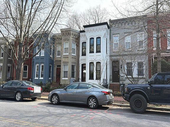 2nd image of 225 8th St NE