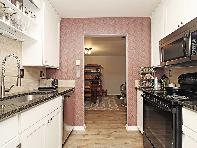 1242 Clifden Grn — Photo 6