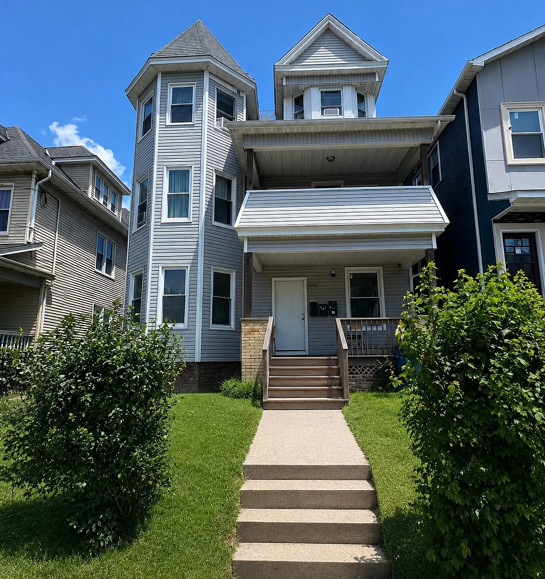 4 bed, $3,200 — Photo 1