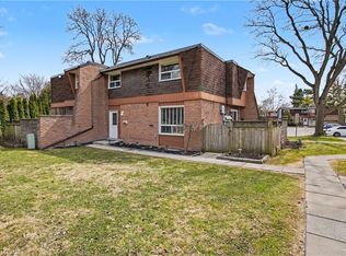 661 Francis Rd #4, Burlington, ON L7T3X6