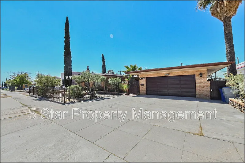 3030 Aurora Ave