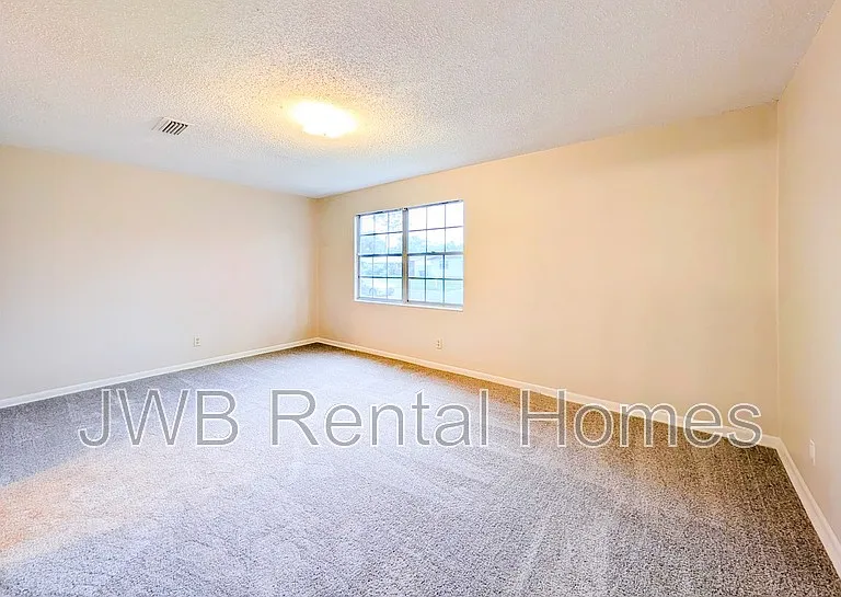 520 Clermont Ave S — Photo 9