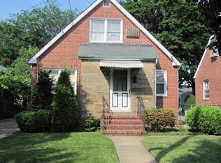 1070 N 7th St, New Hyde Park, NY 11040