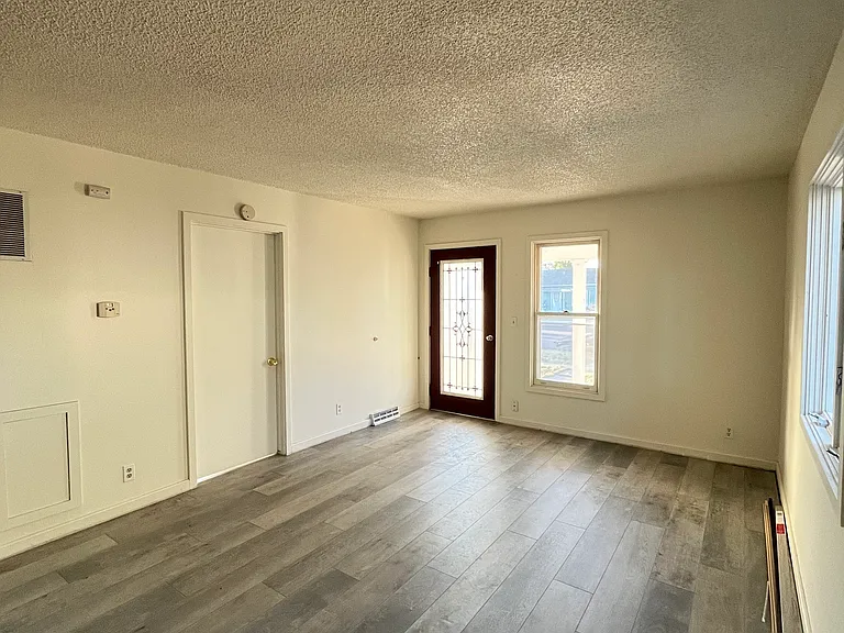 215 Platte St — Photo 2