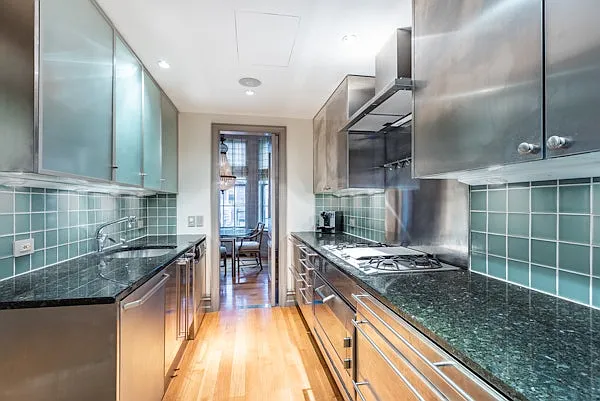 127 East 64th Street — Photo 4
