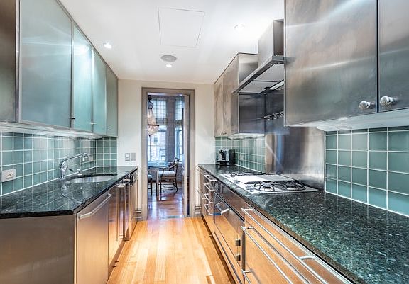 5th image of 127 E 64th St #4