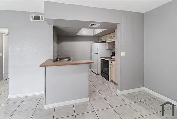 1322 Silverado — Photo 9
