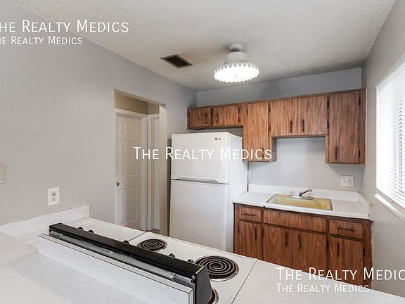 5th image of 115 Kingston Ave Unit 17